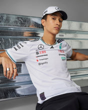 將圖片載入圖庫檢視器 MERCEDES - 2025 AMG Petronas F1 Team Driver Jersey Authentic - White
