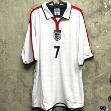 將圖片載入圖庫檢視器 《原裝復刻》2004 英格蘭｜Scoredraw復刻主場｜連復刻印字｜BNWT｜2004  England x Scoredraw Retro Home with Printing( Multiple Sizes )
