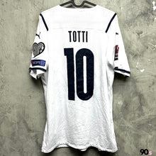 Load image into Gallery viewer, 2020-21 Italy｜Away｜Player Edition｜#10 Totti｜95% New｜XL｜2020-21 Italy Away #10 Totti Authentic (XL)

