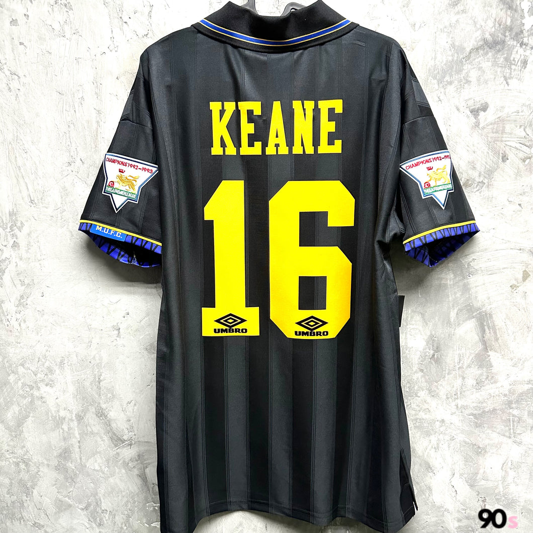 《原裝復刻》1993-95 曼聯｜官方復刻作客｜連復刻字章｜BNWT｜1993-95 Manchester United Official Retro Away with retro printing ( Multiple Sizes )