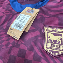 Load image into Gallery viewer, 2024-25 Ipswich Away with EPL Set (Multiple Sizes) 
