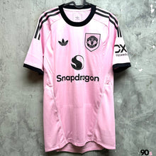 將圖片載入圖庫檢視器 2025-26 曼聯｜GK｜BNWT｜2025-26 Manchester United Third GK Pink ( Multiple Sizes )
