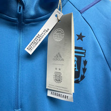 將圖片載入圖庫檢視器 2022 阿根廷｜2星半拉鍊 Training Zip｜BNWT｜Asia M｜2022 Argentina 2 Star Training 1/2 Zip ( Asia M )
