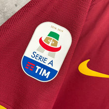 將圖片載入圖庫檢視器 2019-20 羅馬｜主場｜球員版｜#16 迪羅斯｜De Rossi Final Match ｜意甲 Full Set｜BNWT｜L｜2019-20 Roma Home #16 De Rossi Final Serie A Authentic ( L )
